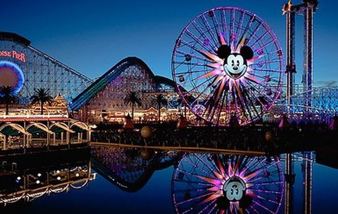 Parcul Disneyland a fost evacuat, după ce o femeie a strigat că ar fi Hayat Boumeddiene