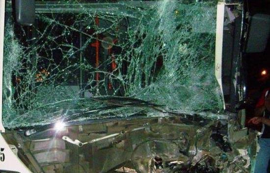 Un autobuz cu 25 de pasageri s-a răsturnat în judeţul Braşov