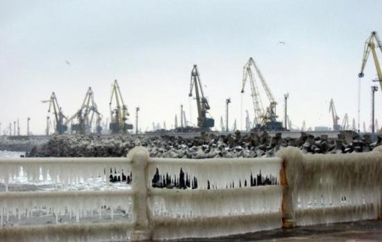 Zeci de persoane cercetate pentru evaziune fiscală, după controalele din Portul Constanţa