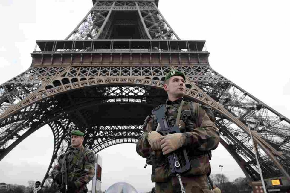 &quot;Punctele sensibile din Franţa&quot;, păzite de peste 10.000 de militari, începând de mâine