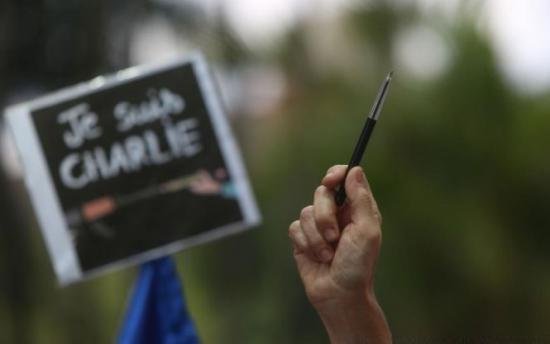 Cu cât se licitează pe eBay cel mai recent număr al săptămânalului francez Charlie Hebdo