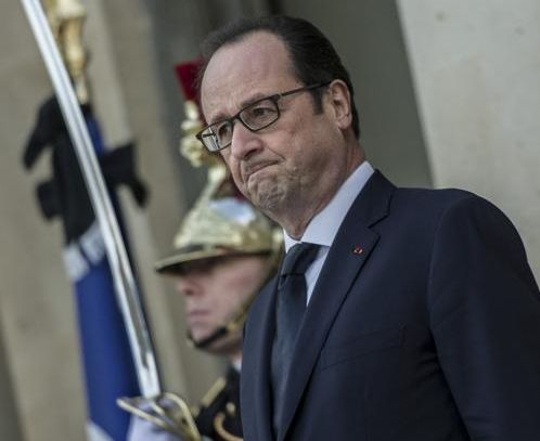 Francois Hollande: &quot;Charlie Hebdo trăieşte şi va trăi&quot; 