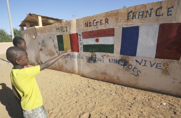 Centru cultural francez din Niger, incendiat din cauza caricaturilor cu Mahomed din Charlie Hebdo