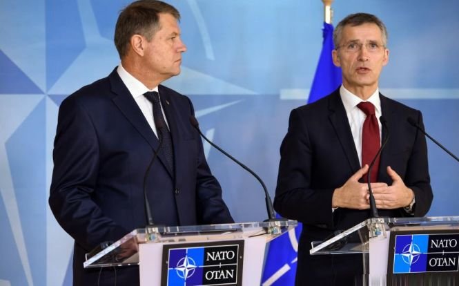 Secretarul general NATO şi Iohannis, conferinţă la Bruxelles: Lăudăm România pentru profesionalismul militarilor şi misiunea în Kosovo