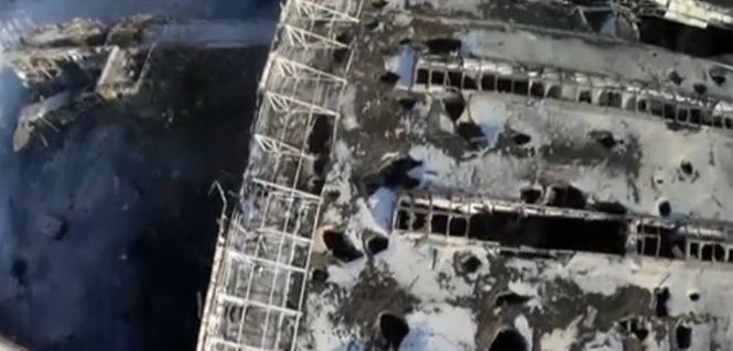Aeroportul din Doneţk este distrus de lupte. Vezi imagini filmate cu o dronă