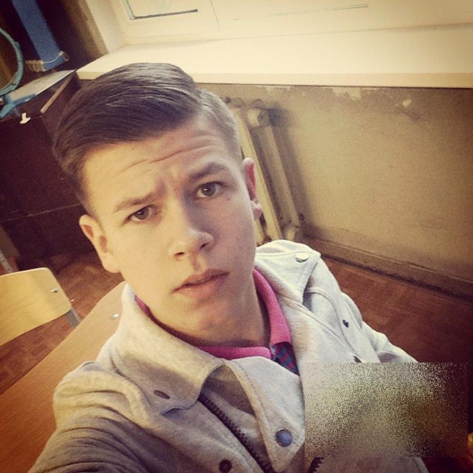 A făcut praf maşina de 150.000 de euro pe care o primise cu trei zile în urmă. Reacţia puştiului de bani gata e fantastică 291465