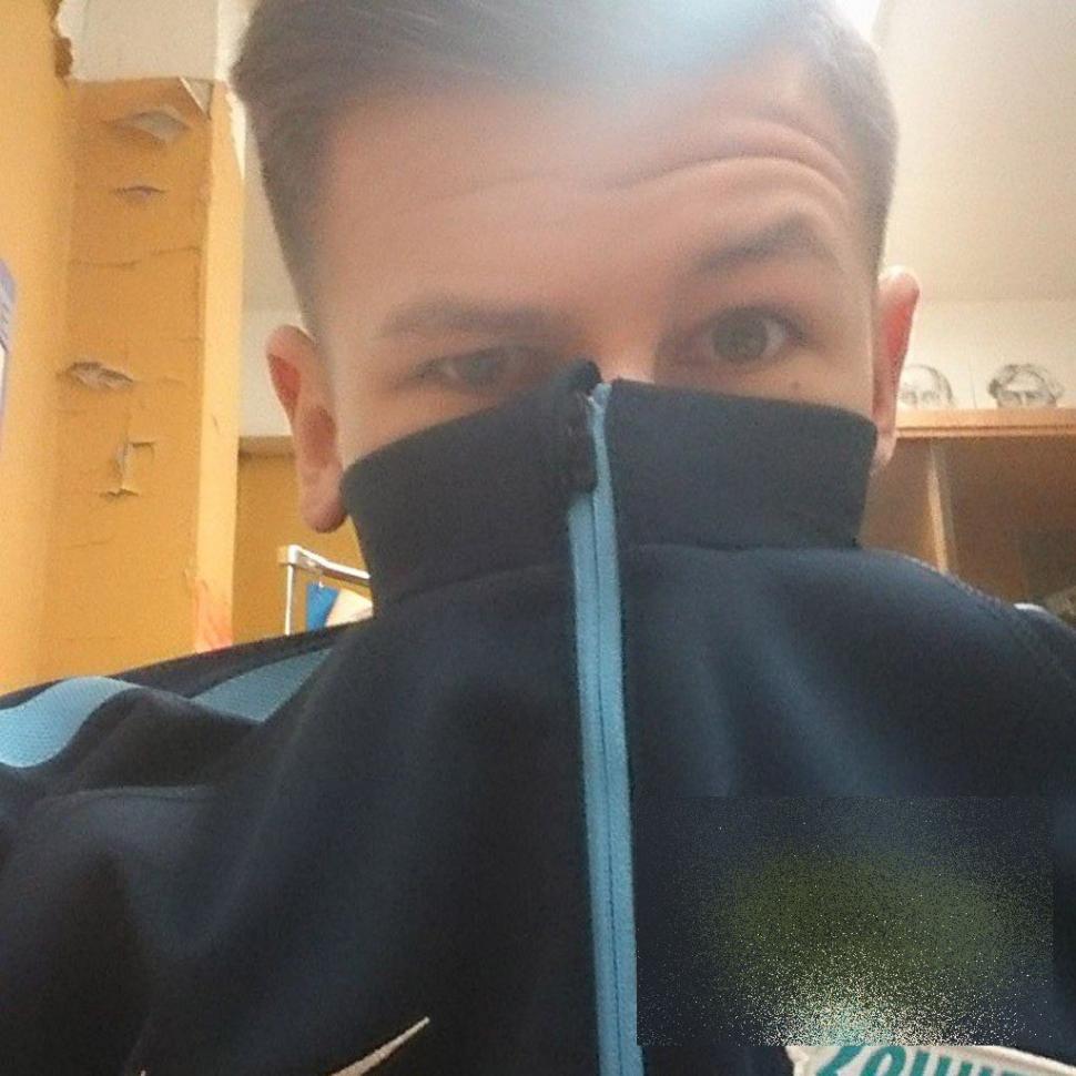 A făcut praf maşina de 150.000 de euro pe care o primise cu trei zile în urmă. Reacţia puştiului de bani gata e fantastică 291472