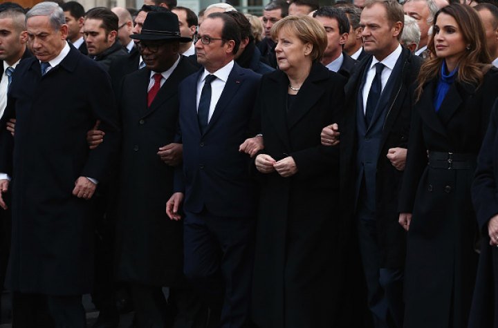 Efectul neaşteptat al atentatelor teroriste din Franţa. Popularitatea lui Hollande, creştere istorică