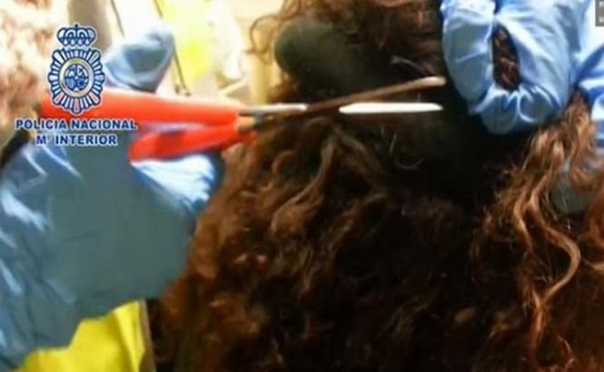 O femeie a încercat să intre în Spania cu droguri ascunse în păr