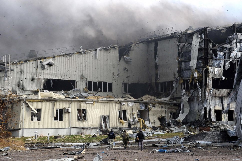 Oraşe întregi din Ucraina au ajuns o ruină. Au început din nou luptele între rebeli şi armată, după încălcarea armistiţiului