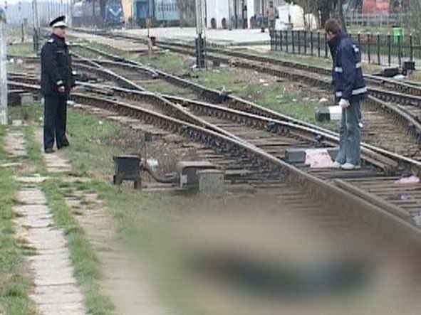 Moartea unei fete de 13 ani ridică multe semne de întrebare. Şi-a găsit sfârşitul sub roţile trenului, dar imaginile video surprinse sunt tulburătoare