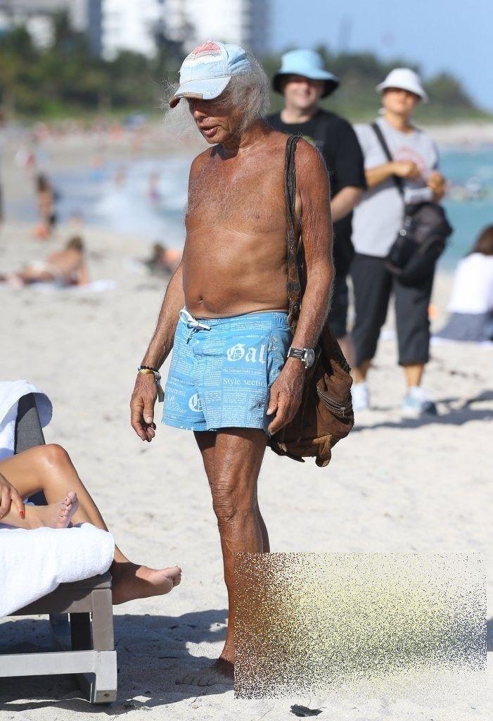 Dragostea adevărată există. Dovada este această imagine. Cum arată bărbatul care stă lângă această frumoasă tânără 291812