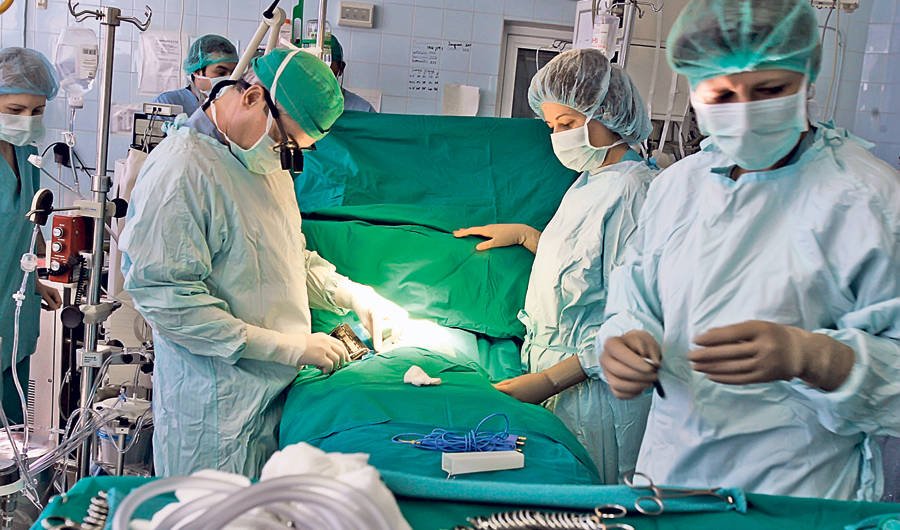Operaţie de excepţie la spitalul &quot;Marie Curie&quot;. Medicii au extirpat o tumoră gigant unei fetiţe de numai o lună