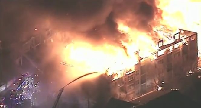 Incendiu puternic la New Jersey: Zeci de pompieri au luptat cu flăcările timp de şapte ore (VIDEO)