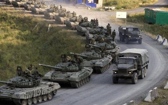 NATO CONFIRMĂ că se observă o creştere a numărului de tancuri ruseşti în Ucraina. Poroşenko: Peste 9.000 de soldaţi ruşi sunt desfăşuraţi pe teritoriul nostru