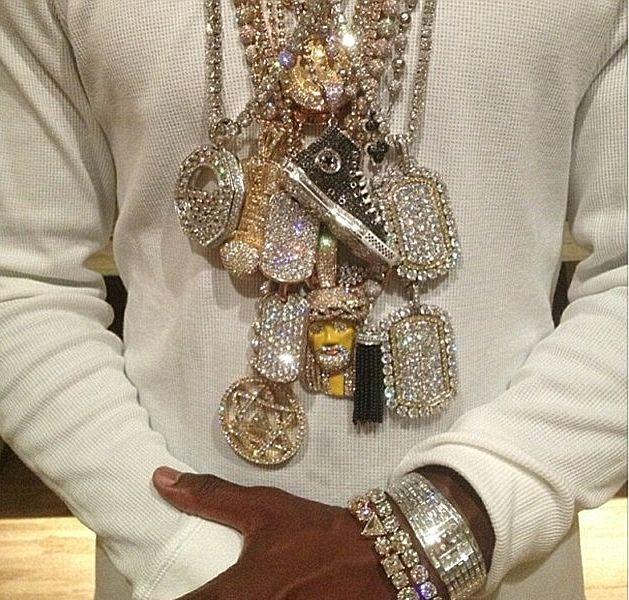 Cine era în pat lângă acest morman de bani: "Asta e viaţa pe care o duc zi de zi" 292188