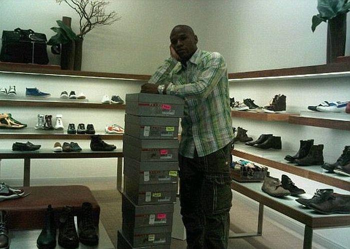 Cine era în pat lângă acest morman de bani: "Asta e viaţa pe care o duc zi de zi" 292190