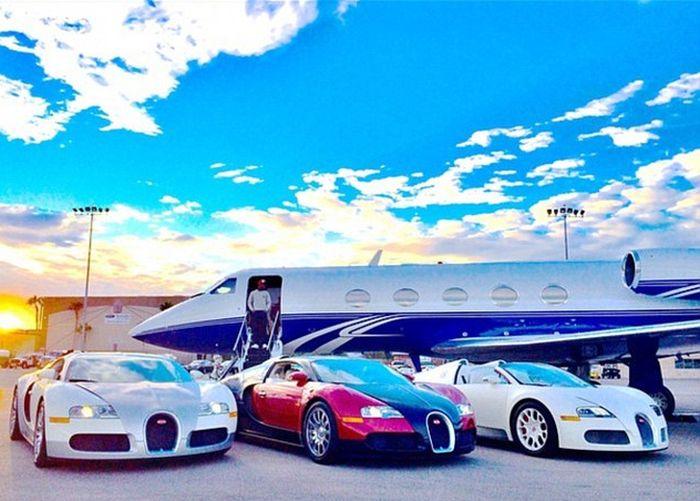 Cine era în pat lângă acest morman de bani: "Asta e viaţa pe care o duc zi de zi" 292194