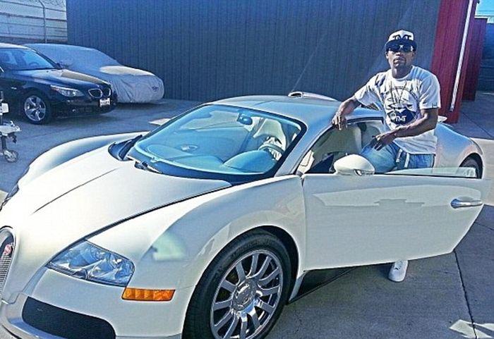 Cine era în pat lângă acest morman de bani: "Asta e viaţa pe care o duc zi de zi" 292196