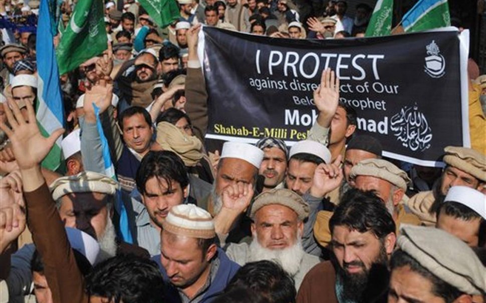 Mii de persoane au manifestat din nou în Pakistan împotriva Charlie Hebdo 