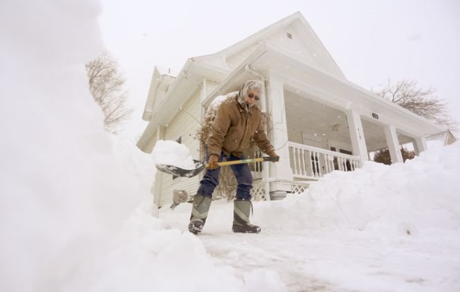 Stare de urgenţă în SUA din cauza furtunii de zăpadă. Milioane de persoane, blocate în locuinţe