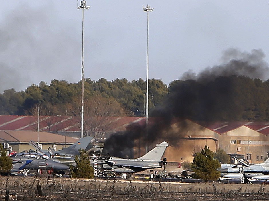 Tragedie aviatică pe o bază militară NATO. 10 militari au murit, după ce un F-16 s-a prăbuşit la decolare
