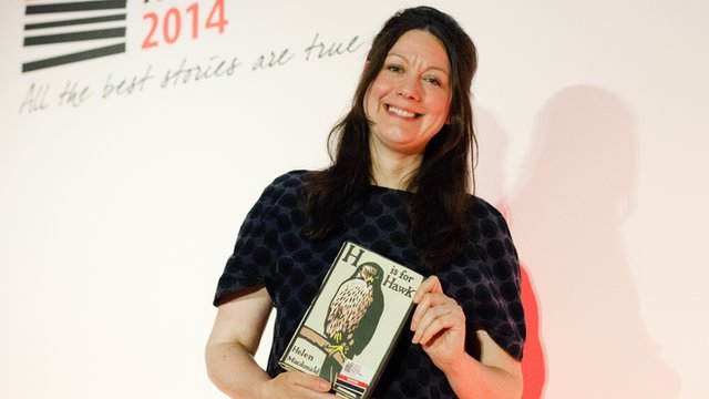 &quot;H is for Hawk&quot;, cartea autobiografică semnată de Helen Macdonald, a câştigat premiul Costa Book 2014 