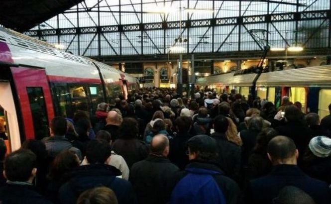 Paris. Grevă spontană în sistemul public de transport în comun, declanşată de o altercaţie violentă dintre un conductor şi un pasager