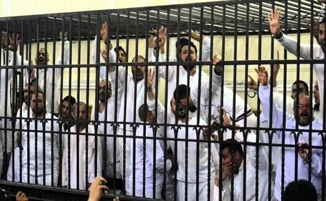 Egipt. 183 de susţinători ai Frăţiei Musulmane au fost condamnaţi la moarte