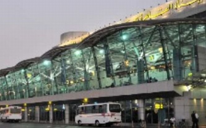 Două bombe descoperite în aeroportul din Cairo. Poliţia a sporit măsurile de securitate