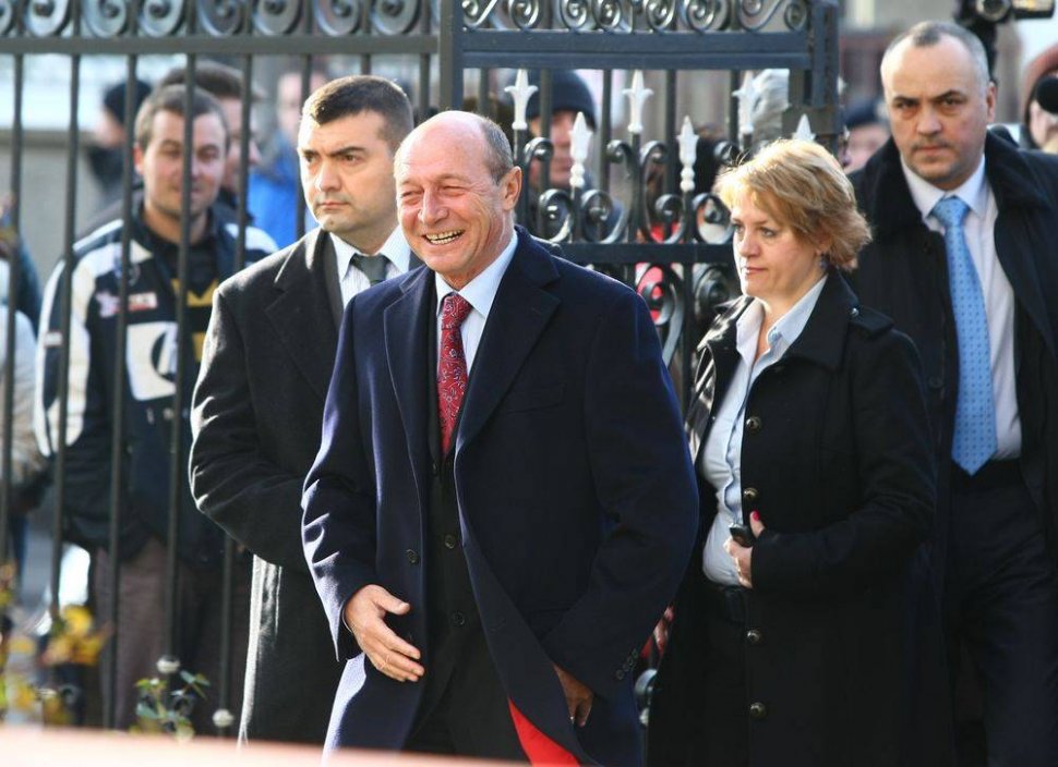 Traian Băsescu a DISPĂRUT complet. Reacţia fostului preşedinte, de neacceptat pentru Elena Udrea