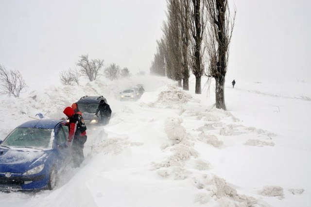 COD GALBEN de ninsori şi vânt în Bucureşti şi 24 de judeţe