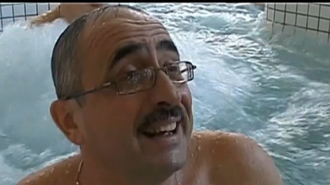 Distracţie în piscină, la zero grade. Sute de turişti din toată ţara au invadat staţiunea balneară Băile Tuşnad
