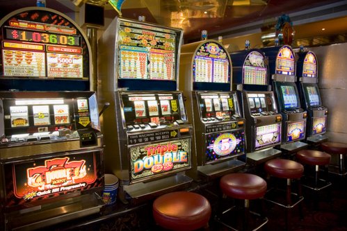 Gata cu &quot;păcănelele&quot;! Jocurile tip slot-machine vor funcţiona legal doar în cazinouri şi agenţii ale Loteriei Române