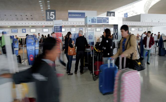 O grevă a muncitorilor provoacă HAOS pe aeroporturile din Paris. Sunt aşteptate întârzieri semnificative şi curse anulate