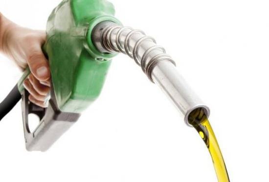 Benzina se SCUMPEŞTE, după şase luni de scădere a preţului