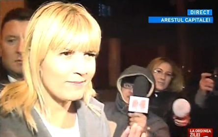 Elena Udrea, în arest la domiciliu. IMAGINI de la ieşirea sa din arestul Poliţiei Capitalei 