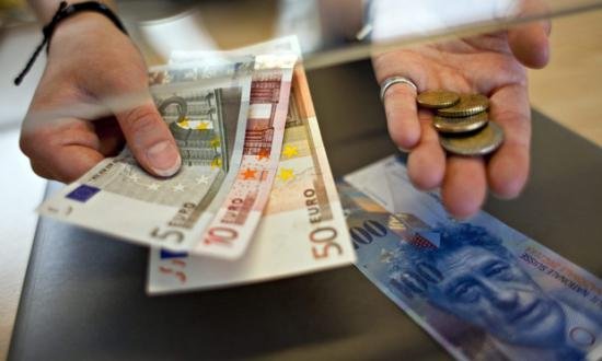 BNR: Euro a urcat la 4,45 lei, iar francul a coborât  la 4,1623 lei