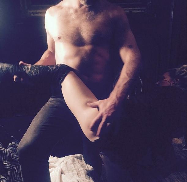 Fotografiile inspirate din “Fifty Shades of Grey” postate pe Instagram de vedete. Jessica Simpson şi-a înnebunit fanii 295679