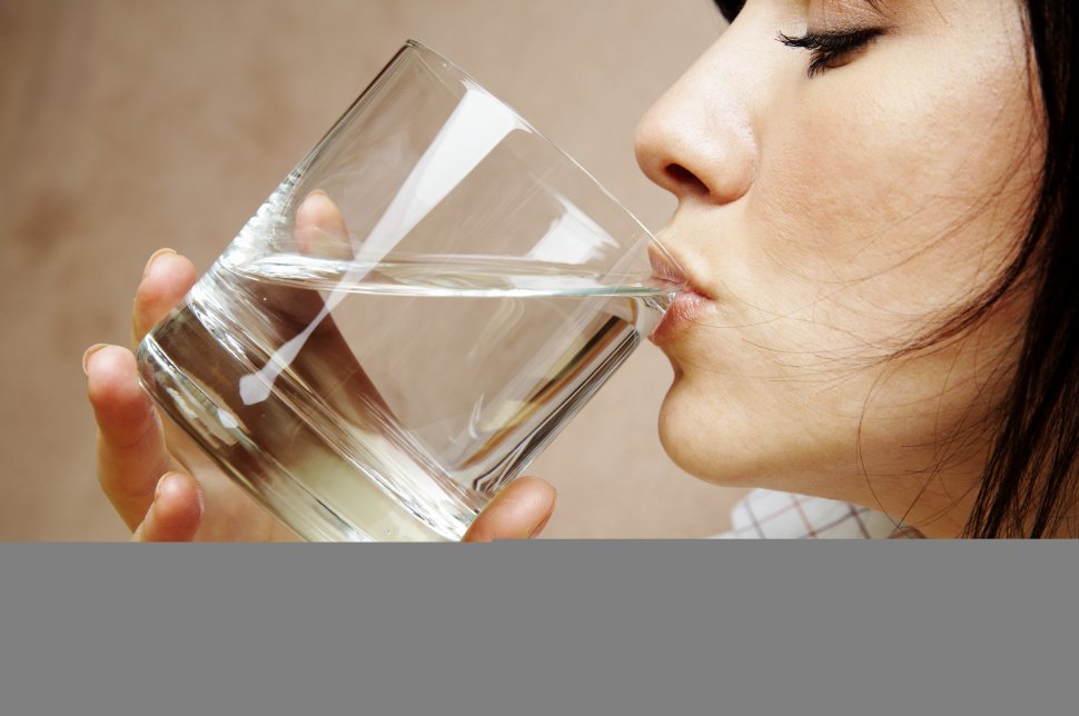 Ce se întâmplă în corpul tău atunci când bei prea multă apă: &quot;Este la fel de rău&quot;
