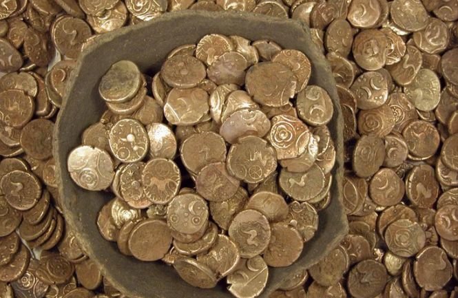 O colecţie rară de monede din aur, vechi de 1.000 de ani, descoperită de arheologii israelieni