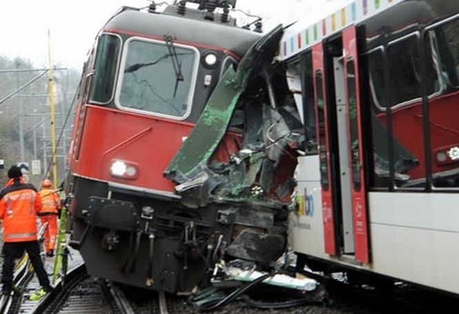 Accident feroviar în Elveţia. Cel puţin 50 de persoane au fost rănite