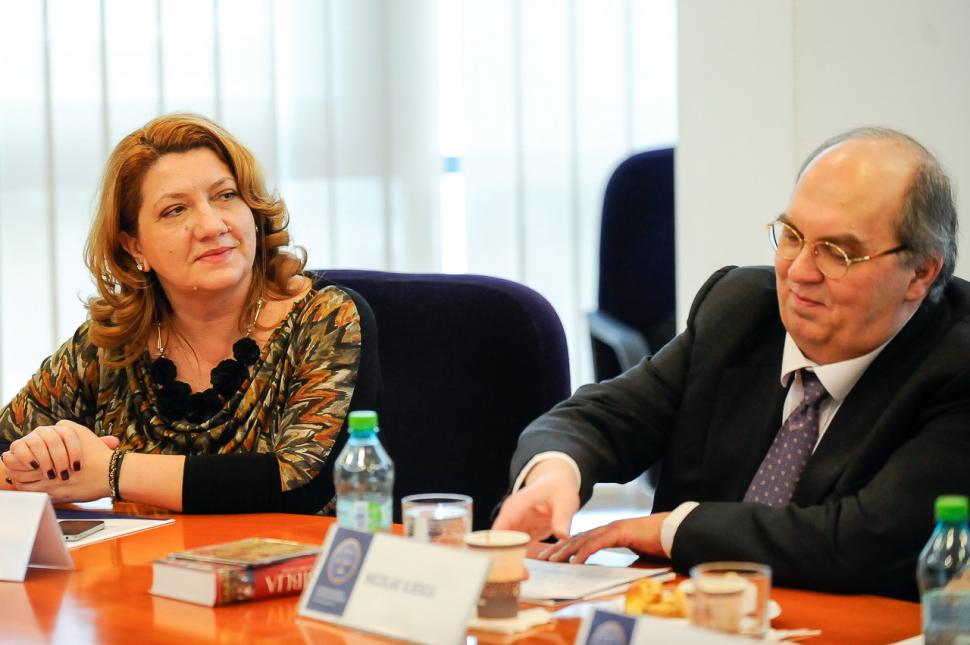 Concursul Dezbate România: 8 echipe, 32 de participanți şi un premiu de 1.000 de euro 296075