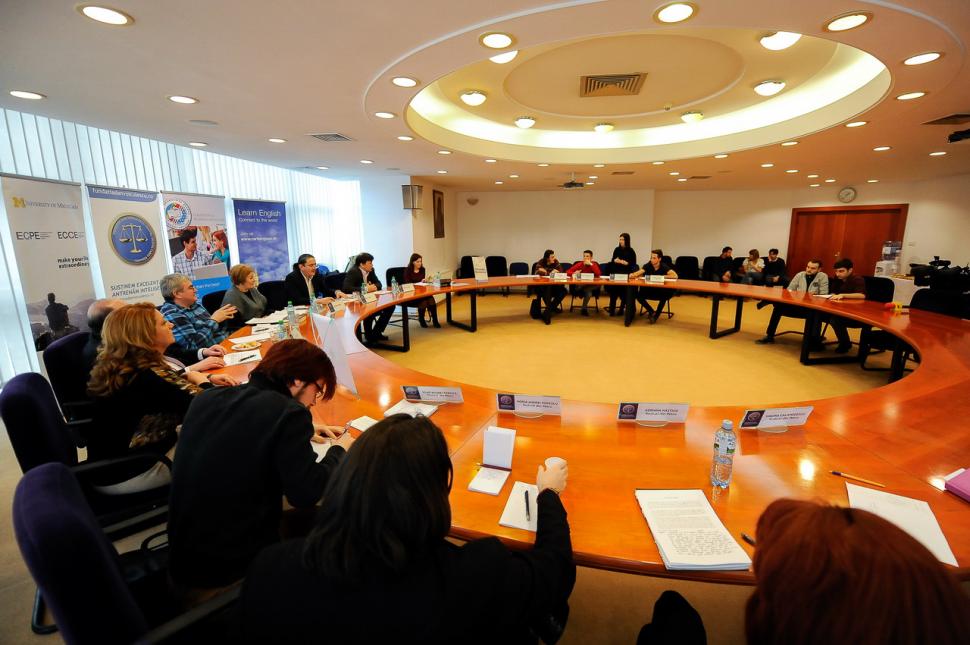 Concursul Dezbate România: 8 echipe, 32 de participanți şi un premiu de 1.000 de euro 296078