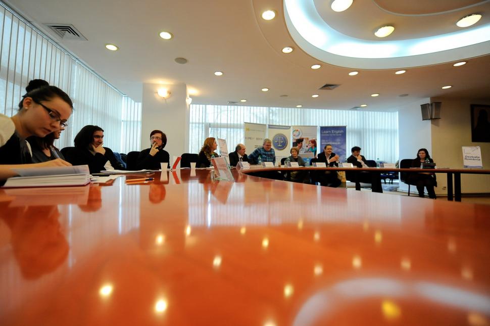 Concursul Dezbate România: 8 echipe, 32 de participanți şi un premiu de 1.000 de euro 296079