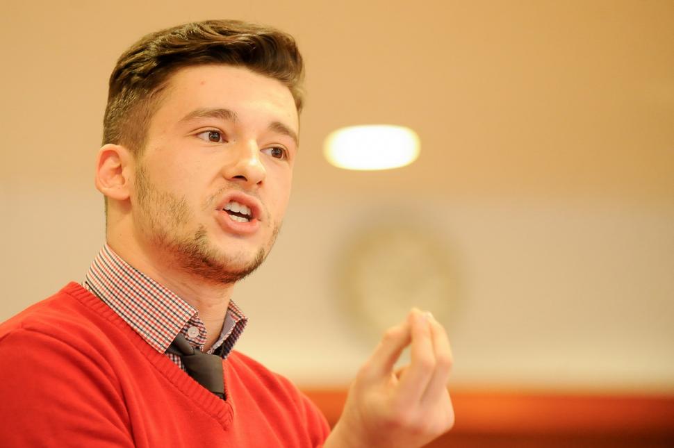 Concursul Dezbate România: 8 echipe, 32 de participanți şi un premiu de 1.000 de euro 296081