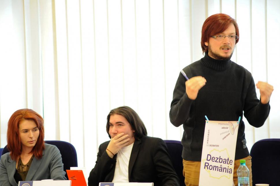 Concursul Dezbate România: 8 echipe, 32 de participanți şi un premiu de 1.000 de euro 296082