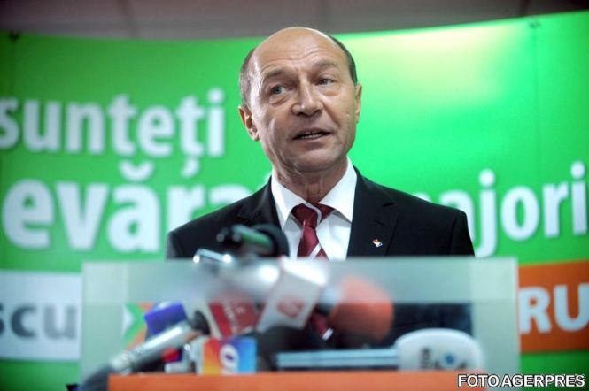 Pomeni electorale din şpagă pentru campania lui Băsescu. Lider PDL, trimis în judecată