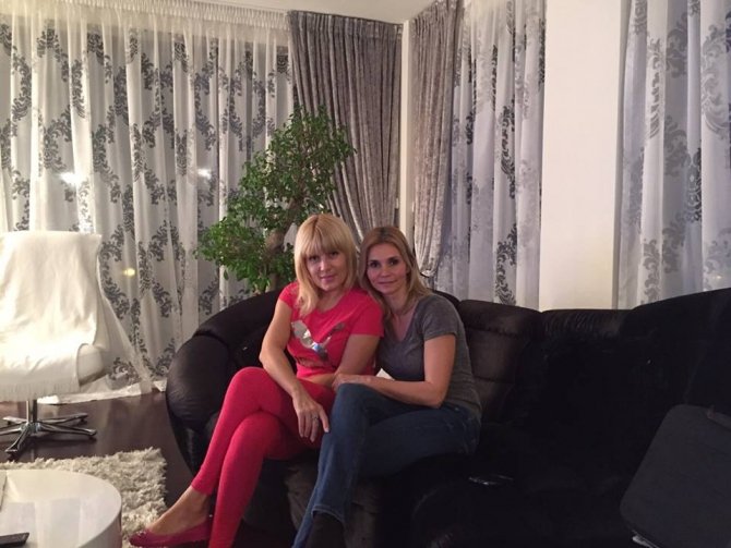 Prima poză cu Elena Udrea în arest la domiciliu 