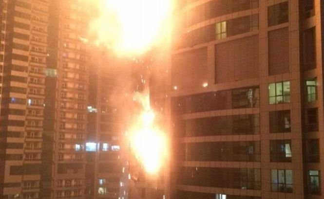Un puternic incendiu a provocat panică în Dubai